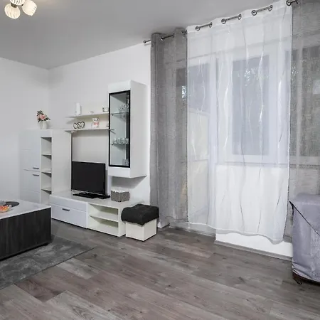 Lovely In With Kitchen Apartment *