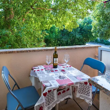 Apartment Lovely In With Kitchen Pula
